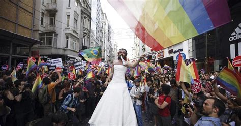 Turquía fue prohibida la marcha del orgullo gay en Estambul Infobae