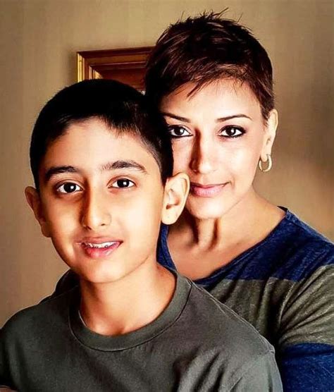 Sonali Bendre Age, Height, Husband, Family, Cancer, Biography & More » StarsUnfolded