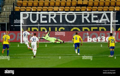 Karim Benzema Du Real Madrid Marque Une P Nalit Apr S Matchs De La