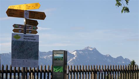 Wanderparadies Waldegg Eggen Höhenweg Waldegg Erlebnisegge