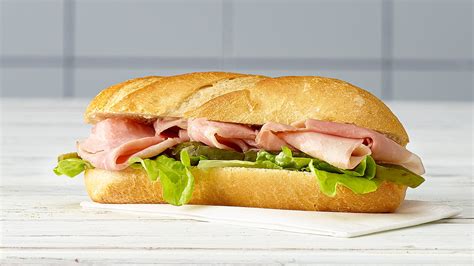 Sandwich Au Jambon Dans Une Baguette Croustillante