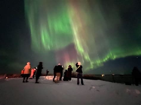 24 Photos Of Alaskas Massive And Bright Aurora Show Areyoupop