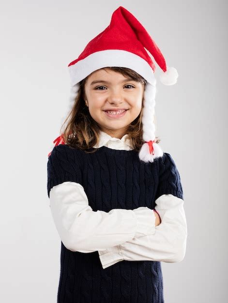 Fille Avec Les Bras Croisés Photo Gratuite