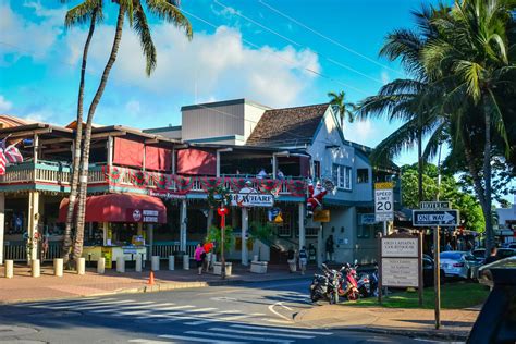 The 12 Coolest Restaurants in Lahaina on Front Street | Travel and Blossom