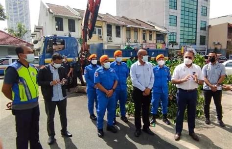 Penang Island City Council Workers React Fast To Clear Thunderstorm