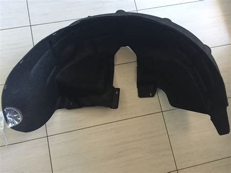 Замена заднего подкрылка — Volkswagen Passat B7, 1,8 л, 2012 года ...