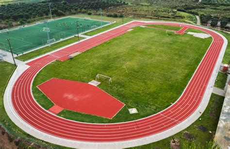 Cu Ntos Metros Mide Una Pista De Atletismo Est Ndar