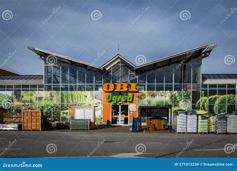 Fachada De Wroclaw De Obi Tienda Con Logotipo Naranja En Wroclaw Poland