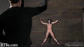 Douce poussin pénètre dans sa cage XVIDEOS