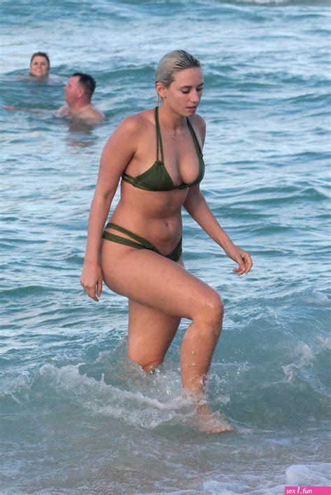 Julz Goddard Nipple Slip Free Sex Photos And Porn Images At SEX1 FUN