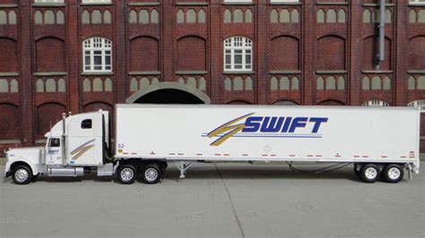 Swift Transportation Freightliner Classic XL Truck Tractor & 53' Trailer - By Christian Köhlen