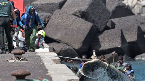 Continúa La Avalancha De Cayucos En Canarias 346 Inmigrantes Llegan A El Hierro En Un Solo Día