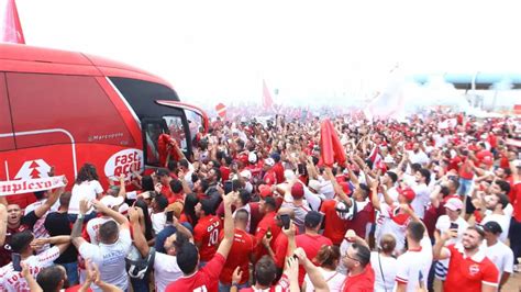 Aerovila Torcida Faz Festa Durante Embarque Do Vila Nova Para Natal