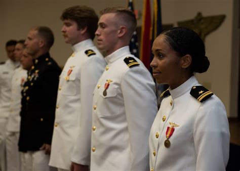 Maddy Swegle Becomes U S Navy S First Black Female Tactical Jet Pilot