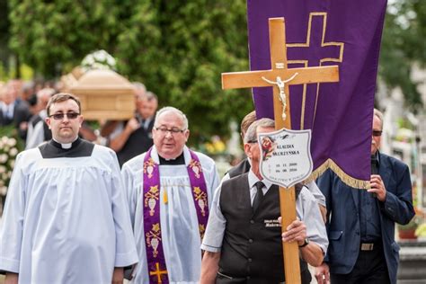 Pogrzeb 15 letniej Klaudii z Barcina zamordowanej w Chałupskach