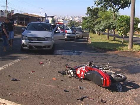 G Motociclista Fica Ferido Em Acidente Envolvendo Carros E Moto Em