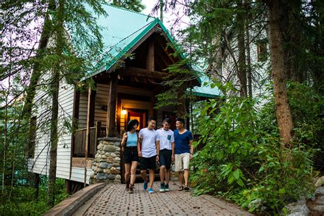 Emerald Lake Lodge | Canadian Rocky Mountain Resorts