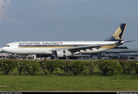 V Sta Singapore Airlines Airbus A Photo By Aldo Bidini Id