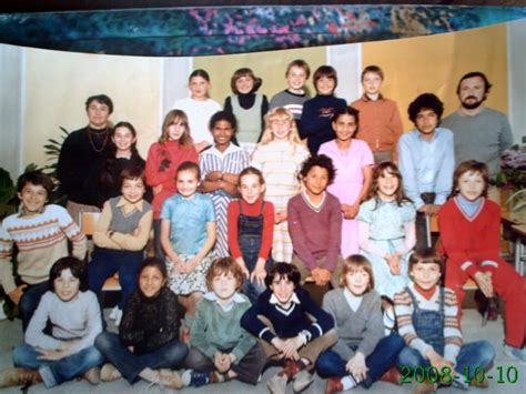 Photo De Classe Cm1cm2 De 1979 Clos Du Roy Copains Davant