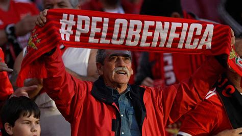 UI UI TREINADOR DE CRAQUES DA FORMAÇÃO DO BENFICA TEM LUGAR EM RISCO