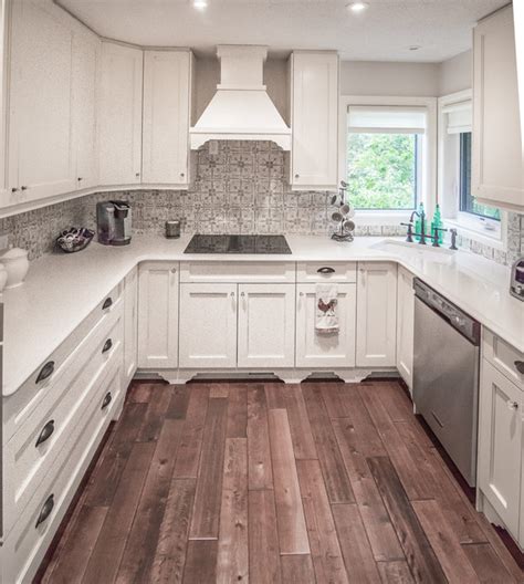 Maya And Robert Golding Kitchen Reno Classique Cuisine Autres Périmètres Par Cobb Cabinets