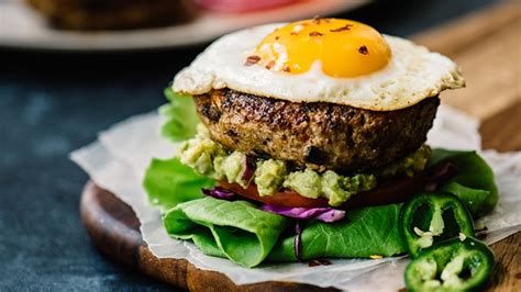 7 Low Carb Bun Alternatives For Your Burger