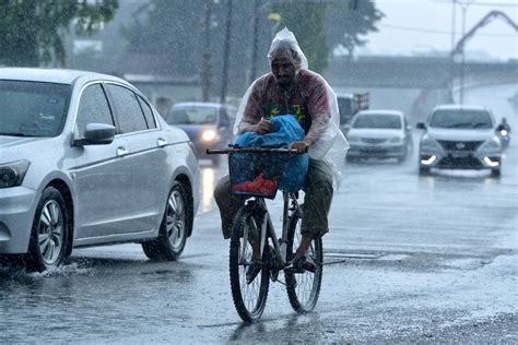 Hujan Lebat Di Tiga Negeri Hingga Tengah Hari