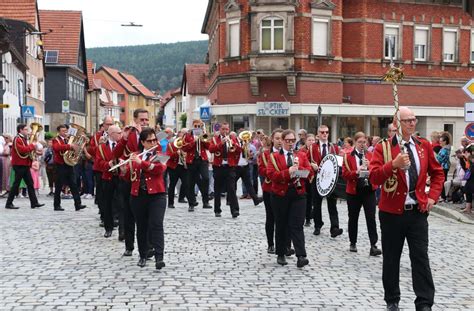 Kronacher Sch Tzenzug Mit Dudelsack Und Blasmusik Zur Hofwiese