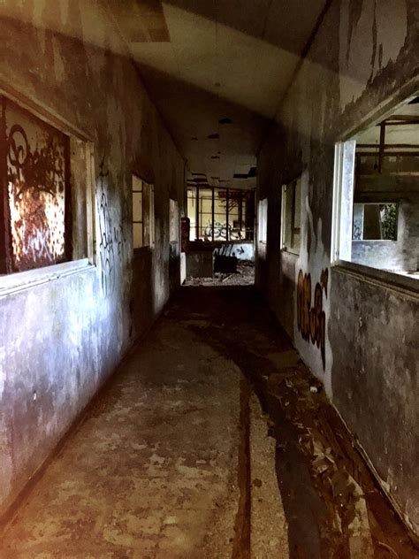 Abandoned Takahara Hotel in Okinawa. : r/urbanexploration