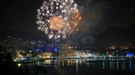 Capodanno Come Saranno I Fuochi D Artificio Sul Lago Di Como