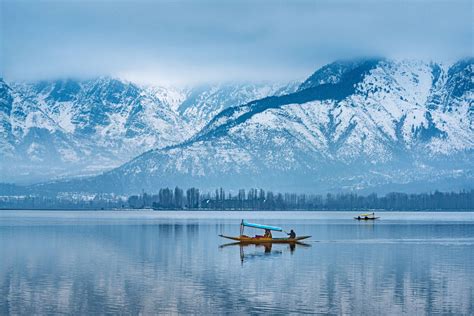 Dal Lake Exploring Kashmir S Peaceful Paradise Incredible Asia