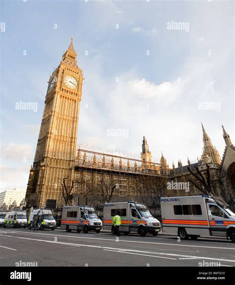 London police vehicles hi-res stock photography and images - Alamy