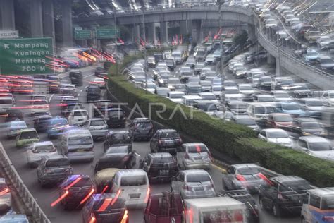 Macet Jelang Libur Panjang Akhir Pekan Antara Foto