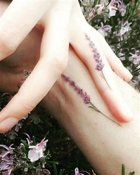 Top 79 des meilleures idées de tatouage de petites fleurs Troovez