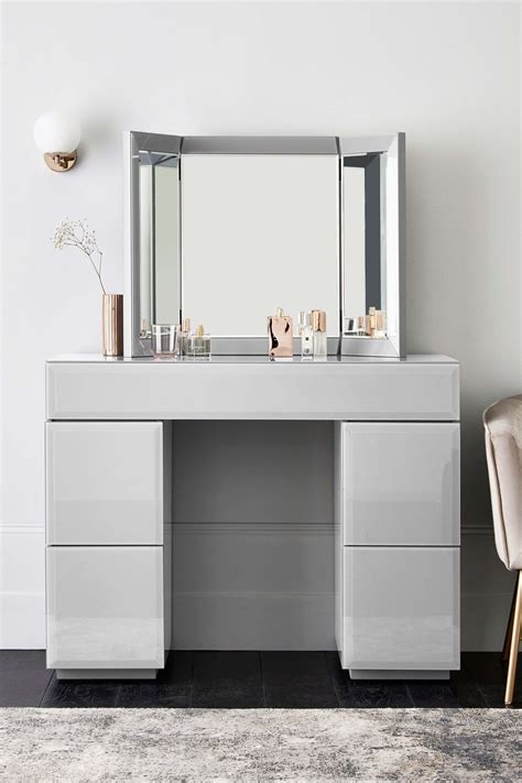 Corner Makeup Vanity Table For Your Bedroom Artofit