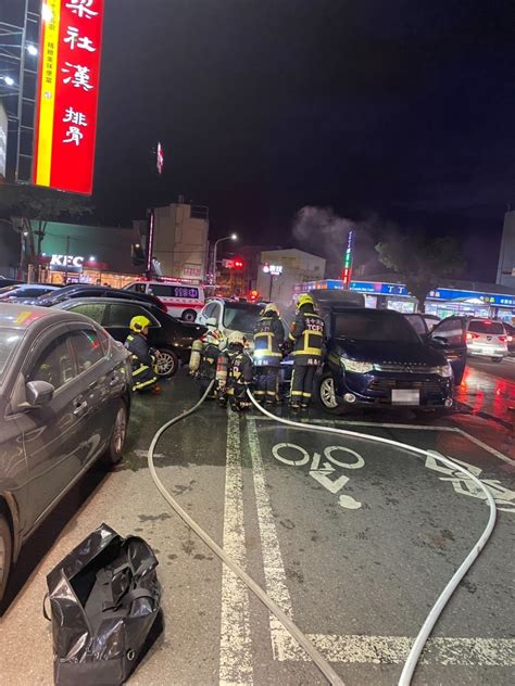 （火燒車片）火燒車！台中大雅3車連環撞 1車起火波及另1車 奧丁丁新聞 Owlnews