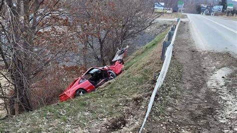 Rozbite Ferrari W Tenczynie Straci Panowanie Nad Samochodem I Wypad