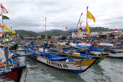 Cuaca Buruk Nelayan Takut Melaut Metropolitan