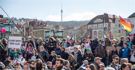 Polizei Mit Starkem Aufgebot Bei Demonstrationen Gegen Corona Auflagen