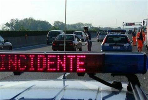 Donna Di 38 Anni Ubriaca Provoca L Incidente