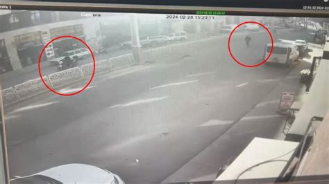 Polis silahlı saldırının ardından kaçan zanlıyı kuryenin motosikletine