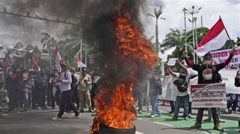 Aksi Demo Tolak Pemilu Curang Di Depan DPR Vlix Id