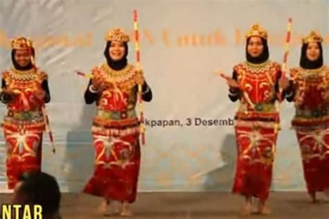 Mengenal Tari Gantar Suku Dayak Tarian Kegembiraan Sambut Masa