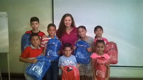 Entrega de Mochilas y útiles escolares Fundación Letty Coppel