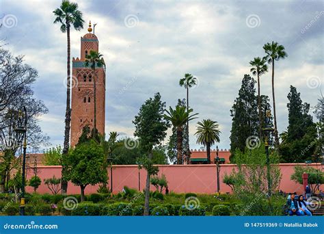 Alminar De La Mezquita De Koutoubia En Medina Viejo De Marrakesh Imagen