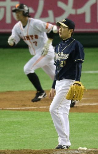 ＜巨・オ＞4回2死一、二塁 長野に先制の適時三塁打を浴びる西 ― スポニチ Sponichi Annex 野球