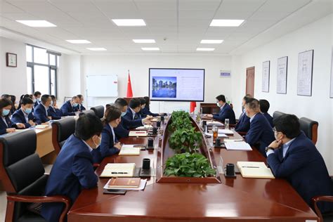 市产投集团召开党委理论学习中心组集体学习会议 市产投集团