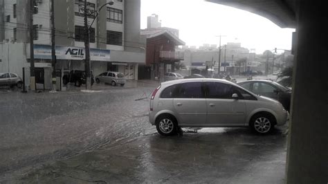 Chuva Torrencial Em Americana E Alagamento De Rua Em S