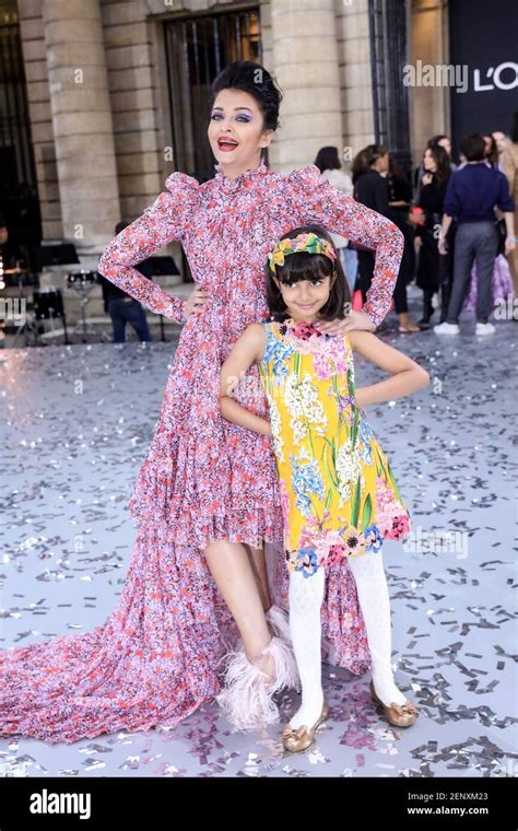 Aishwarya Rai Bachchan And Aaradhya Bachchan At The Loréal Show During