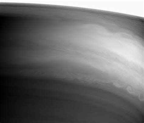 Space in Images - 2004 - 10 - Swirls of clouds on Saturn